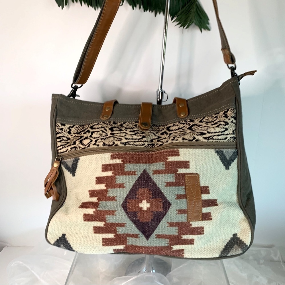 Myra Women"s Bag Amber Cool Messenger Tote! - Picture 2 of 12